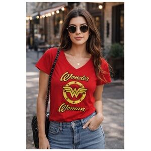 DC COMICS Wonder Woman Red Graphic V-Neck Short Sleeve Tee Red Sz S Superhero